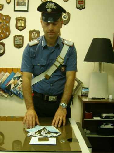 Droga_e_assegni_sequestrati2