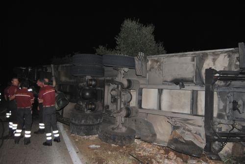 camion_rovesciato_2