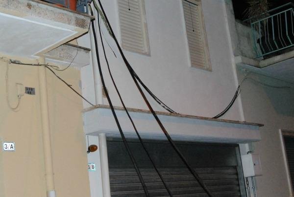cavi elettrici caduti