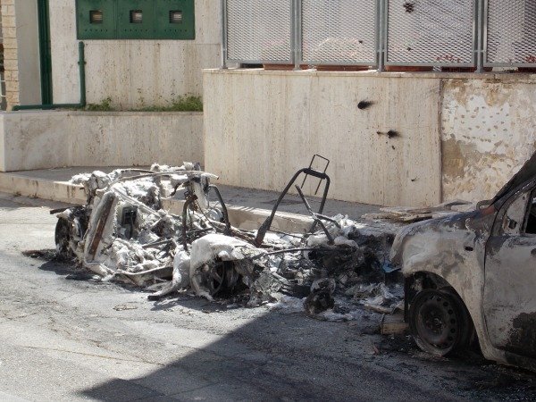 auto a fuoco maggio 2015 2