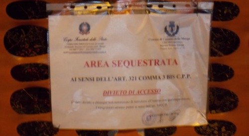 sole blu cartello sequestro